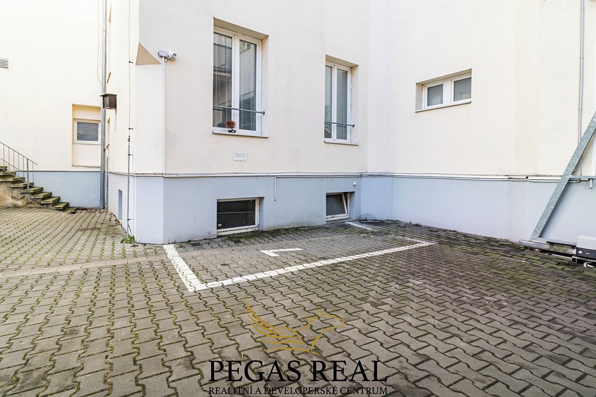 Pronájem garážového stání 15 m², Brno – fotka 1 z 3