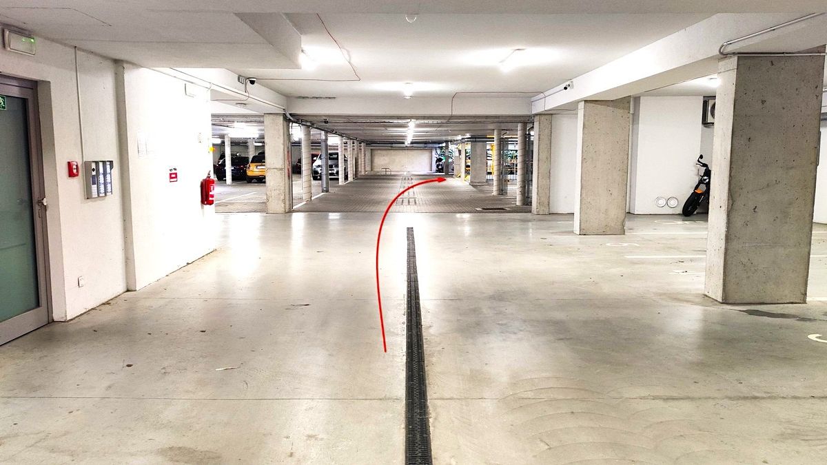 Pronájem garážového stání 13 m², Brno – fotka 1 z 3