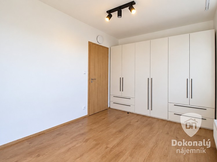 Pronájem bytu 3+kk, 59 m² (9 z 27)