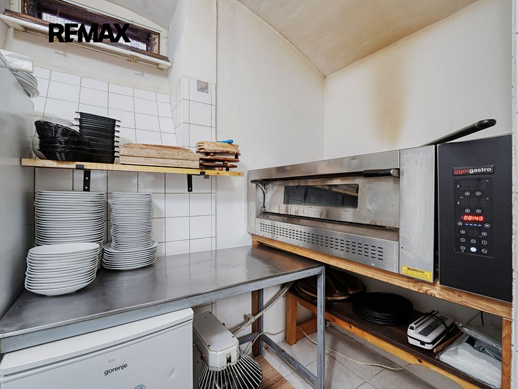 Комерційне приміщення в оренду, 288 м² (18 з 22)