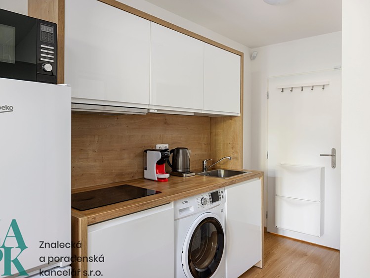 Pronájem bytu 1+kk, 26 m² (5 z 11)