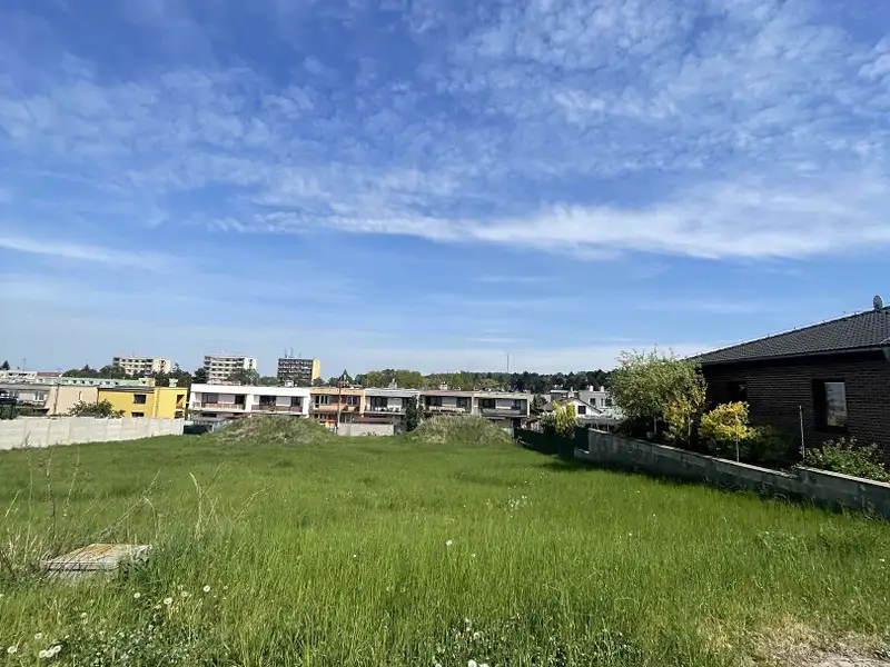 Prodej stavebního pozemku 928 m², Chvaletice – náhled fotky 2