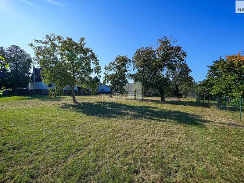 Prodej stavebního pozemku 2231 m², Jesenice – náhled fotky 2