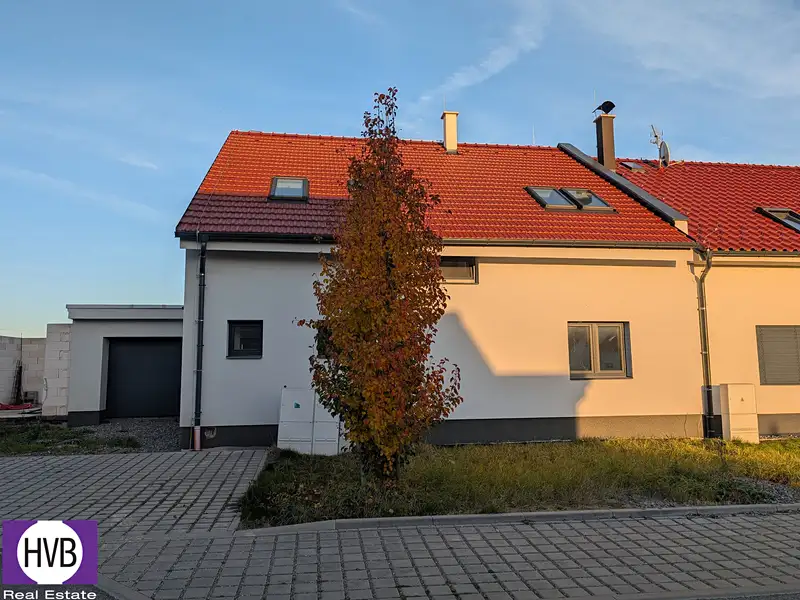 Prodej rodinného domu 171 m², pozemek 734 m², Hrušky – náhled fotky 2