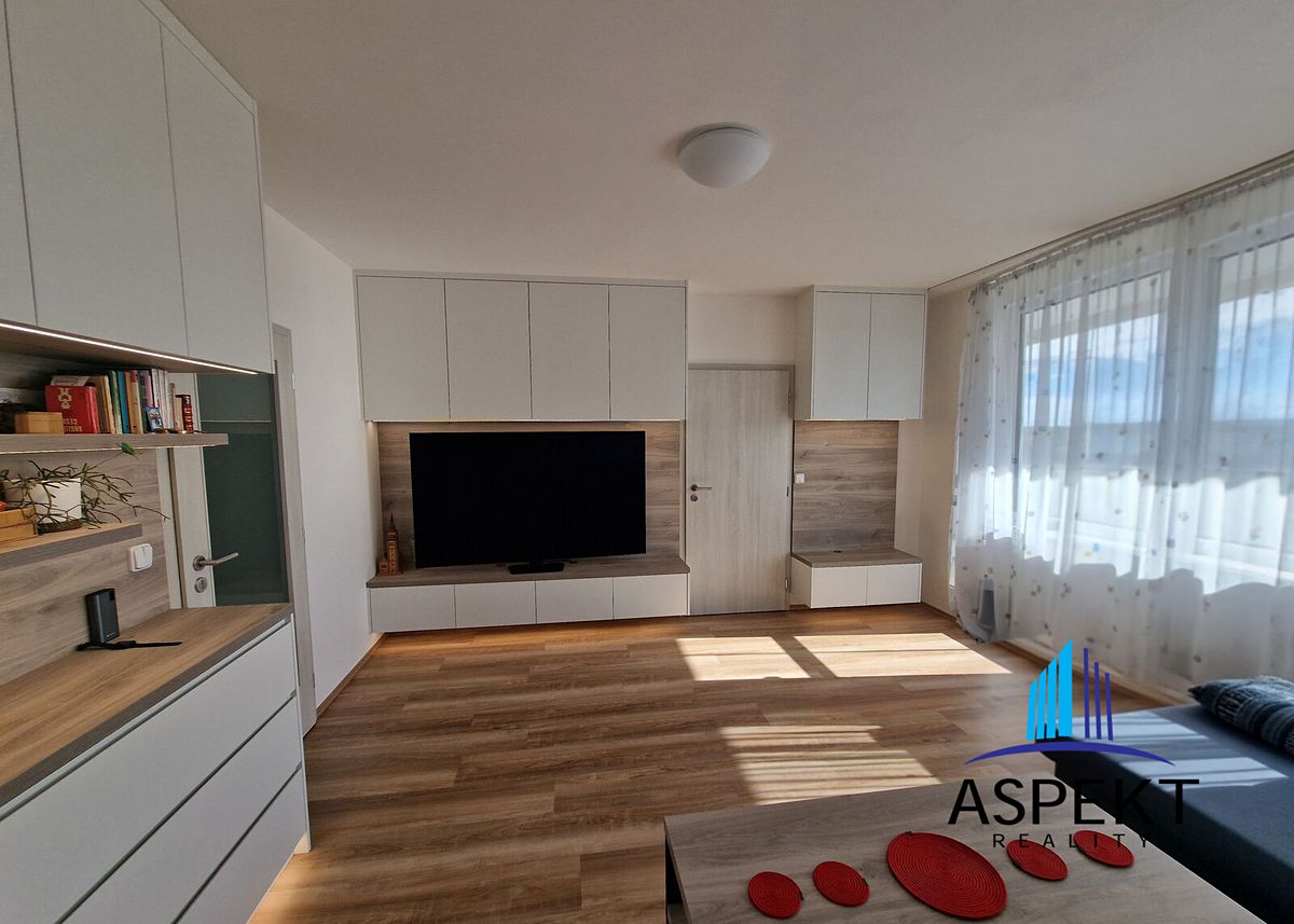 Prodej bytu 4+1 84 m², Praha – fotka 1 z 3
