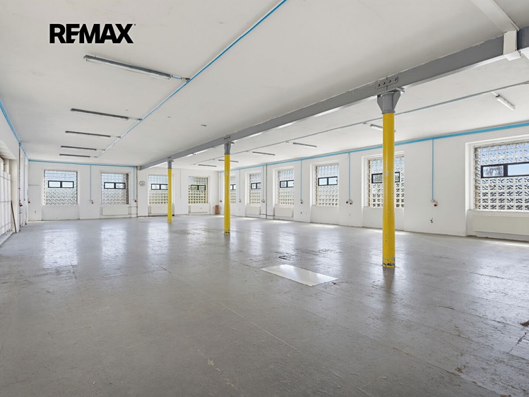 Комерційне приміщення на продаж, 2 350 м² (26 з 62)