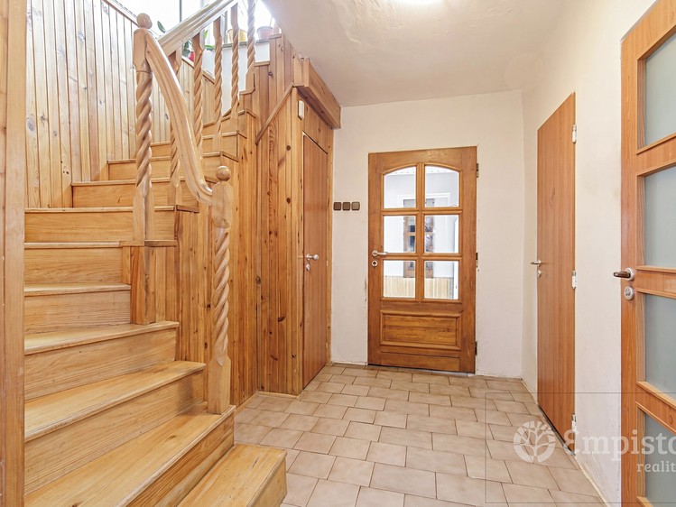 Prodej komerčního prostoru, 146 m² (2 z 13)