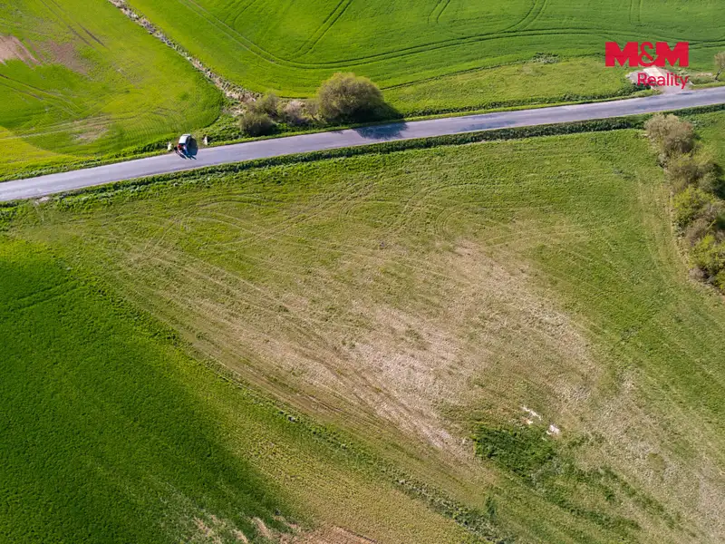 Prodej stavebního pozemku 1000 m², Chlustina – náhled fotky 3