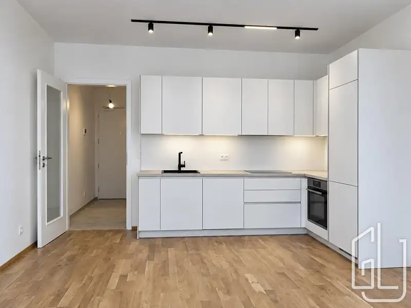 Pronájem bytu 1+kk 36 m², Praha – náhled fotky 1