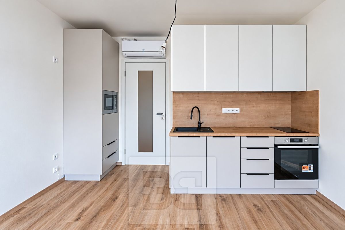 Pronájem bytu 1+kk 32 m², Praha – fotka 1 z 3
