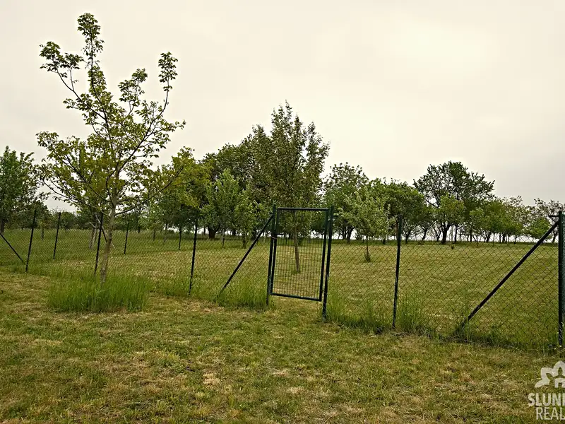 Prodej zahrady 1280 m², Kunovice – náhled fotky 1