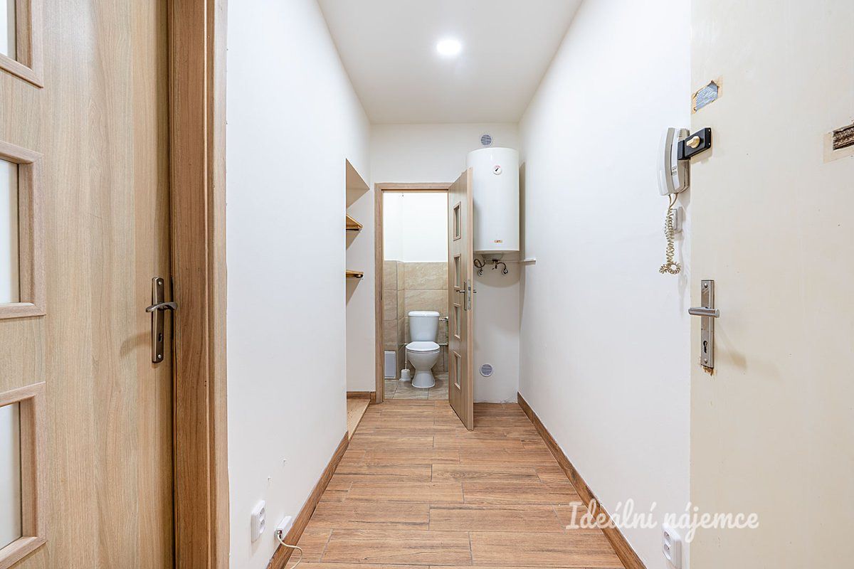 Pronájem bytu 2+kk 41 m² – fotografie 3