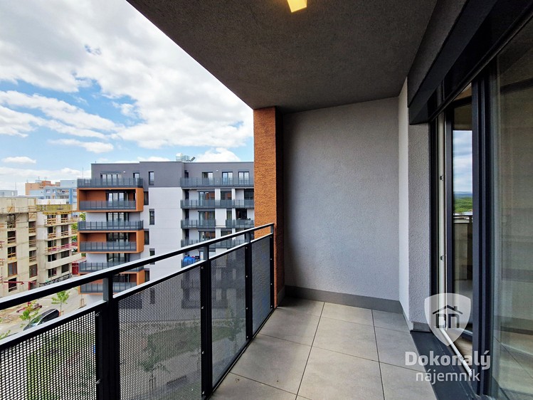 Pronájem bytu 1+kk, 34 m² (17 z 23)