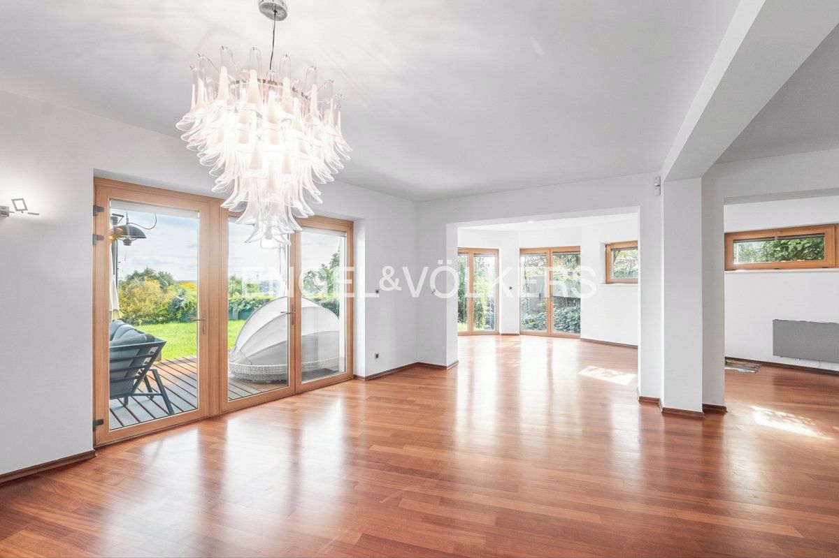 Pronájem vily 315 m², pozemek 1493 m², Praha – fotka 1 z 3