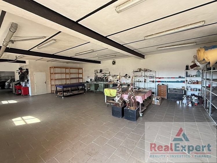 Prodej domu, 3 277 m² (42 z 49)