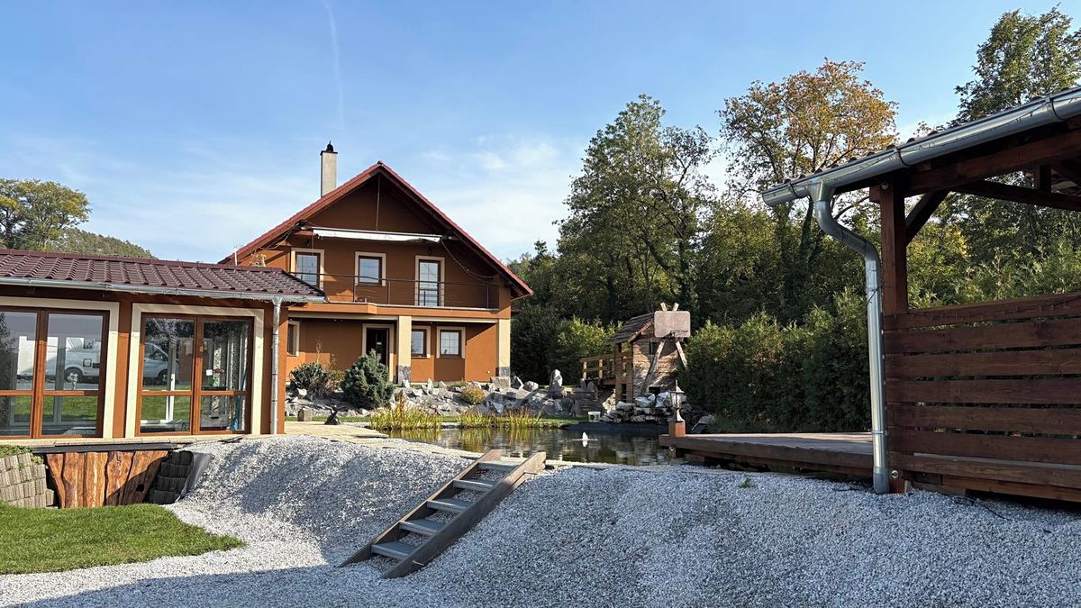 Prodej rodinného domu 242 m², pozemek 2100 m², Kamýk nad Vltavou – fotka 1 z 3