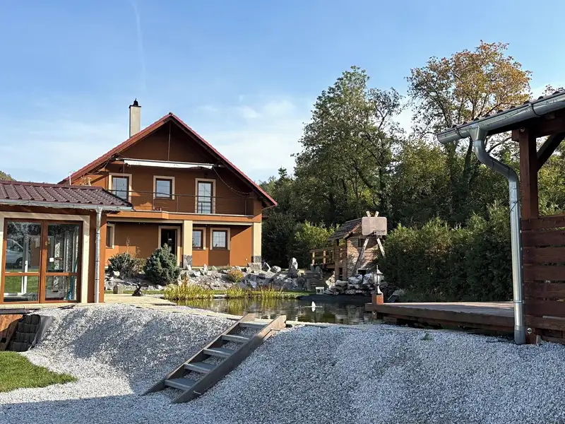 Prodej rodinného domu 242 m², pozemek 2100 m², Kamýk nad Vltavou – náhled fotky 1