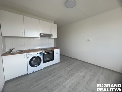 Pronájem bytu 1+kk, 22 m² (2 z 6)
