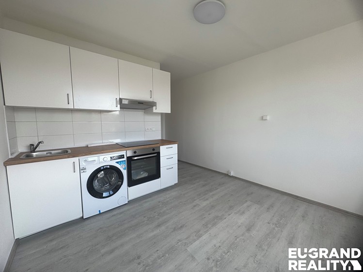 Pronájem bytu 1+kk, 22 m² (2 z 6)