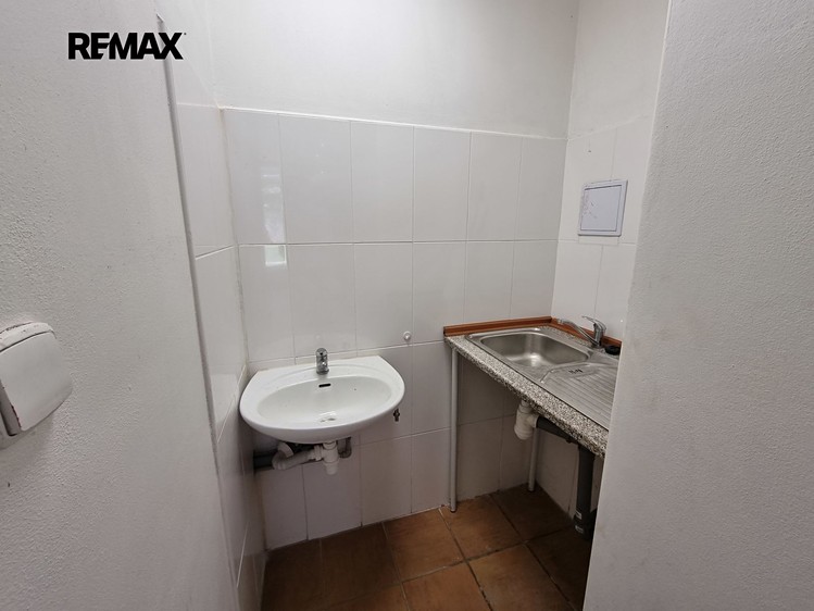 Prodej komerčního prostoru, 164 m² (10 z 16)