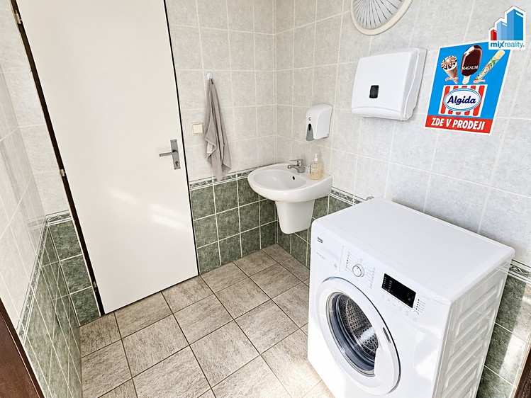 Комерційне приміщення в оренду, 912 м² (23 з 26)