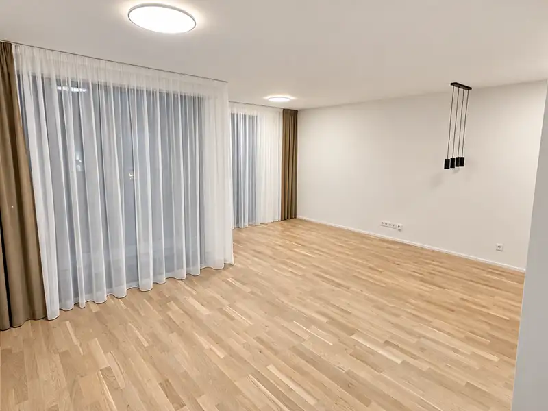Pronájem bytu 1+kk 53 m², Praha – náhled fotky 2