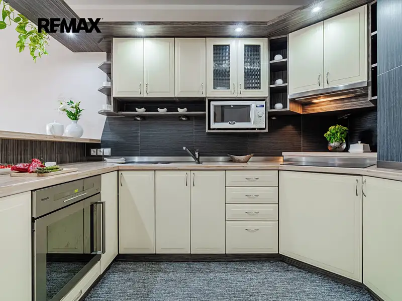 Prodej rodinného domu 216 m², pozemek 181 m², Hodonín – náhled fotky 3
