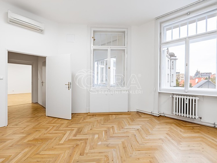 Pronájem komerčního prostoru, 79 m² (1 z 15)