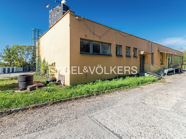 Pronájem komerčního prostoru, 500 m² (1 z 18)