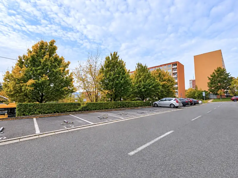 Pronájem garážového stání 18 m², Zlín – náhled fotky 3