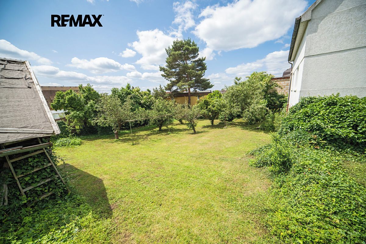 Prodej stavebního pozemku 705 m², Praha – fotka 1 z 3