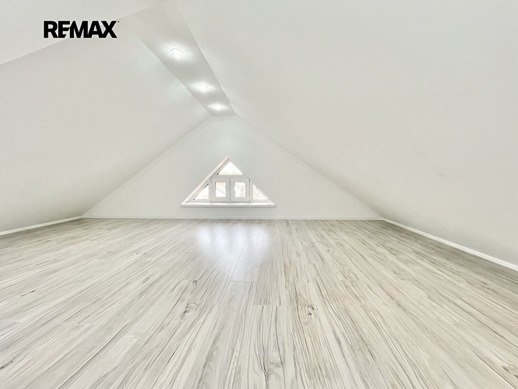 Pronájem bytu 2+kk, 97 m² (15 z 16)