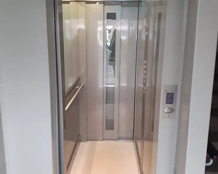 Pronájem bytu 3+kk 76 m², Praha – náhled fotky 2