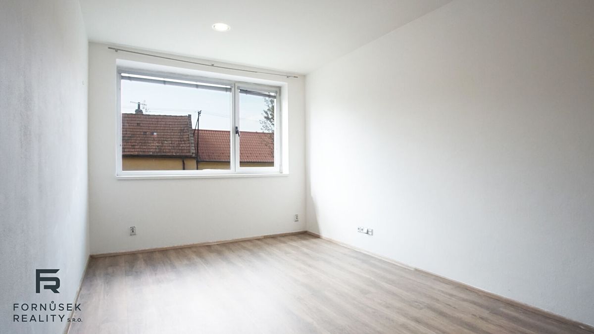 Pronájem bytu 1+1 27 m², Napajedla – fotka 1 z 3