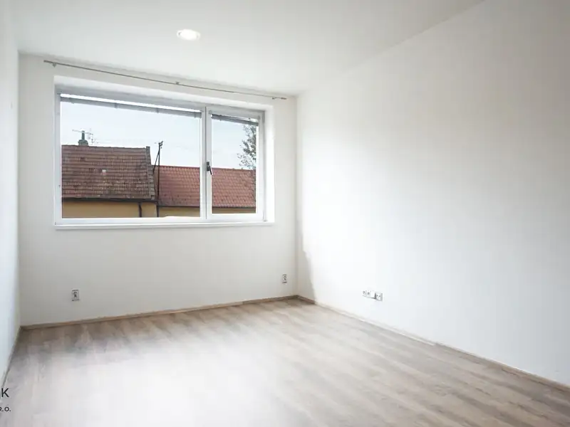 Pronájem bytu 1+1 27 m², Napajedla – náhled fotky 1