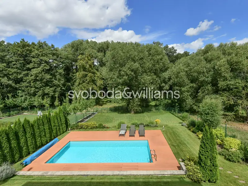 Prodej vily 366 m², pozemek 1069 m², Praha – náhled fotky 2