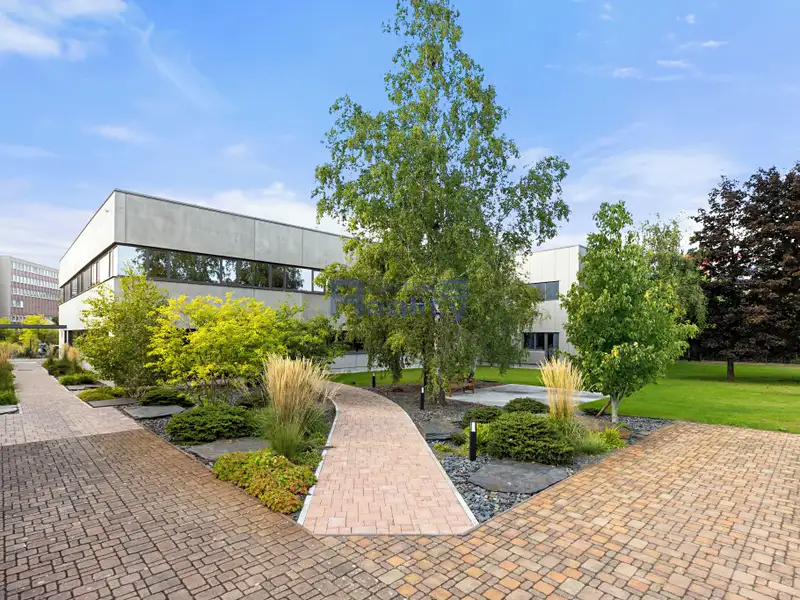 Prodej výrobní haly, prostoru 2133 m², Hradec Králové – náhled fotky 1