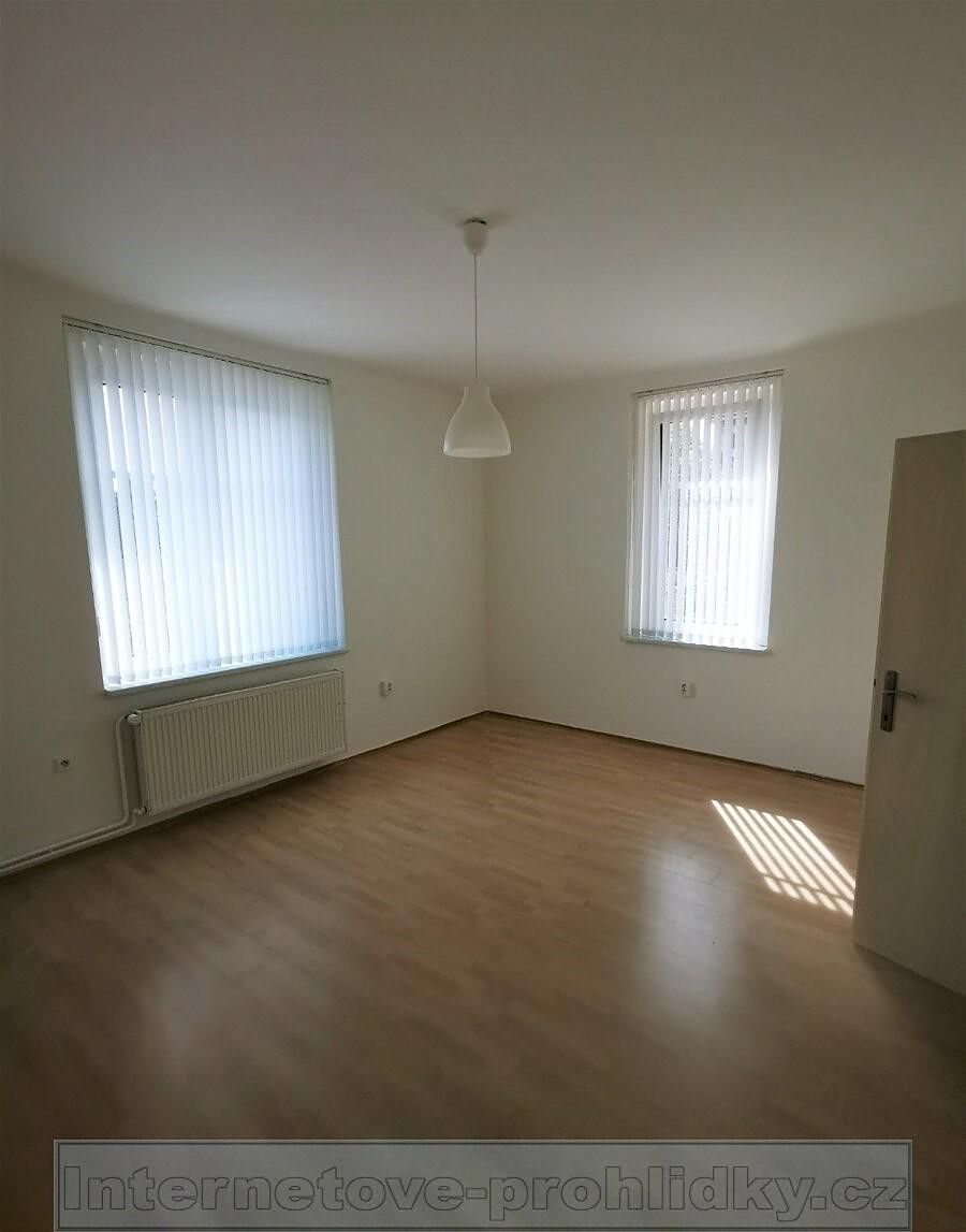 Pronájem rodinného domu 210 m², pozemek 600 m², Praha – fotka 1 z 3