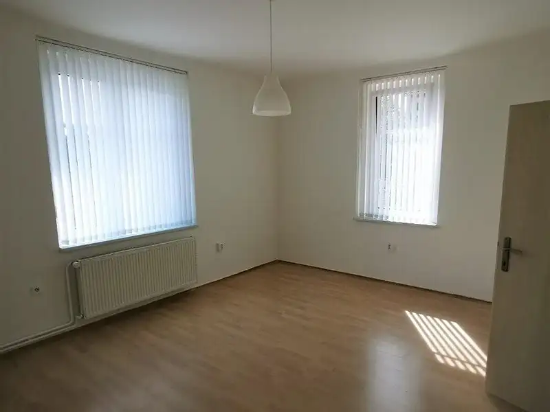 Pronájem rodinného domu 210 m², pozemek 600 m², Praha – náhled fotky 1