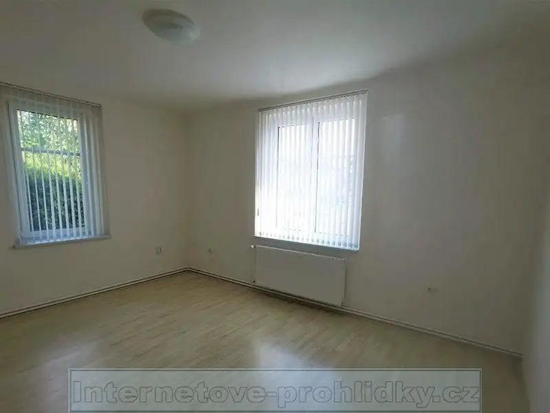 Pronájem rodinného domu 210 m², pozemek 600 m², Praha – náhled fotky 3