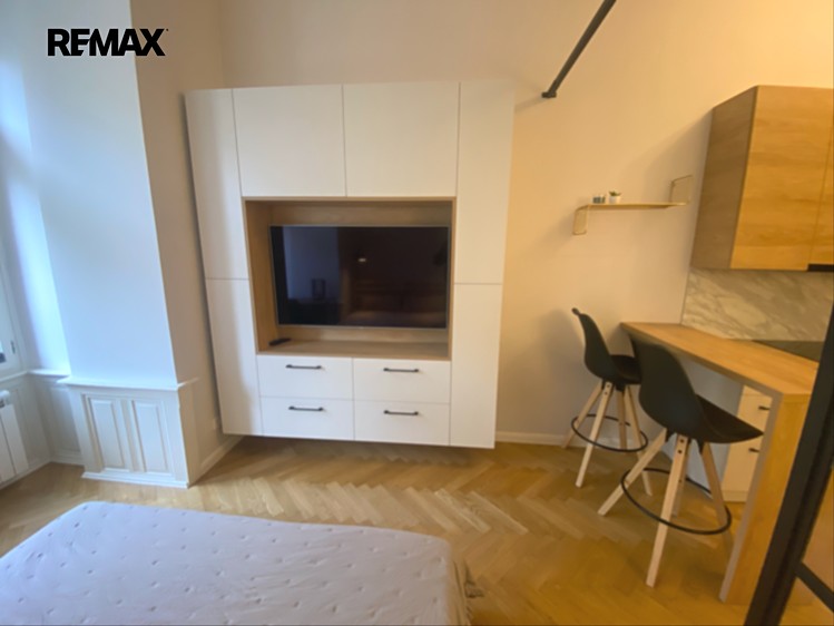 Pronájem bytu 1+kk, 37 m² (4 z 8)