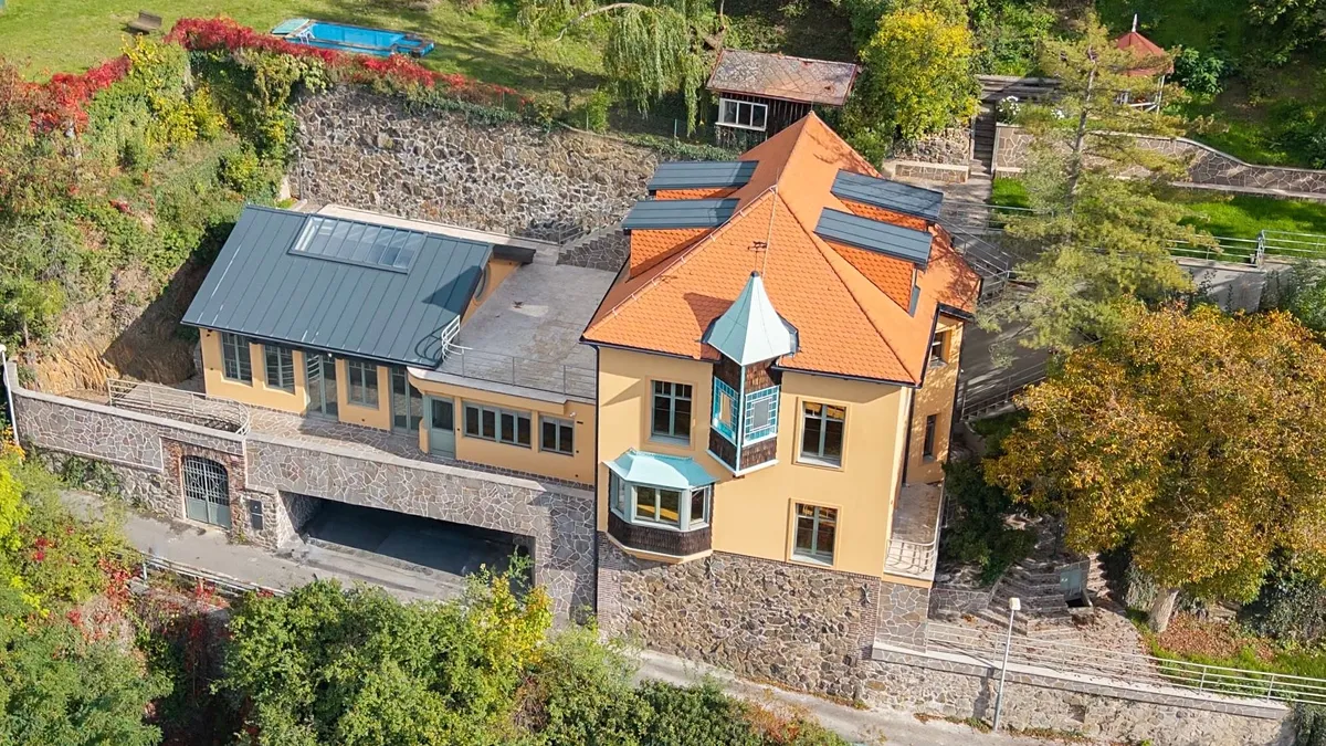 Prodej vily 308 m², pozemek 1056 m²