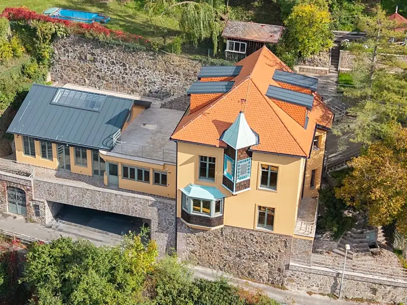 Prodej rodinného domu 308 m², pozemek 1056 m², Praha – náhled fotky 1