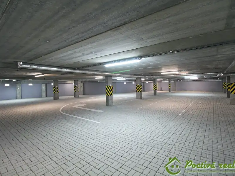 Prodej garážového stání 13 m², Milovice – náhled fotky 1