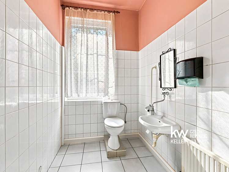 Комерційне приміщення на продаж, 1 601 м² (31 з 100)