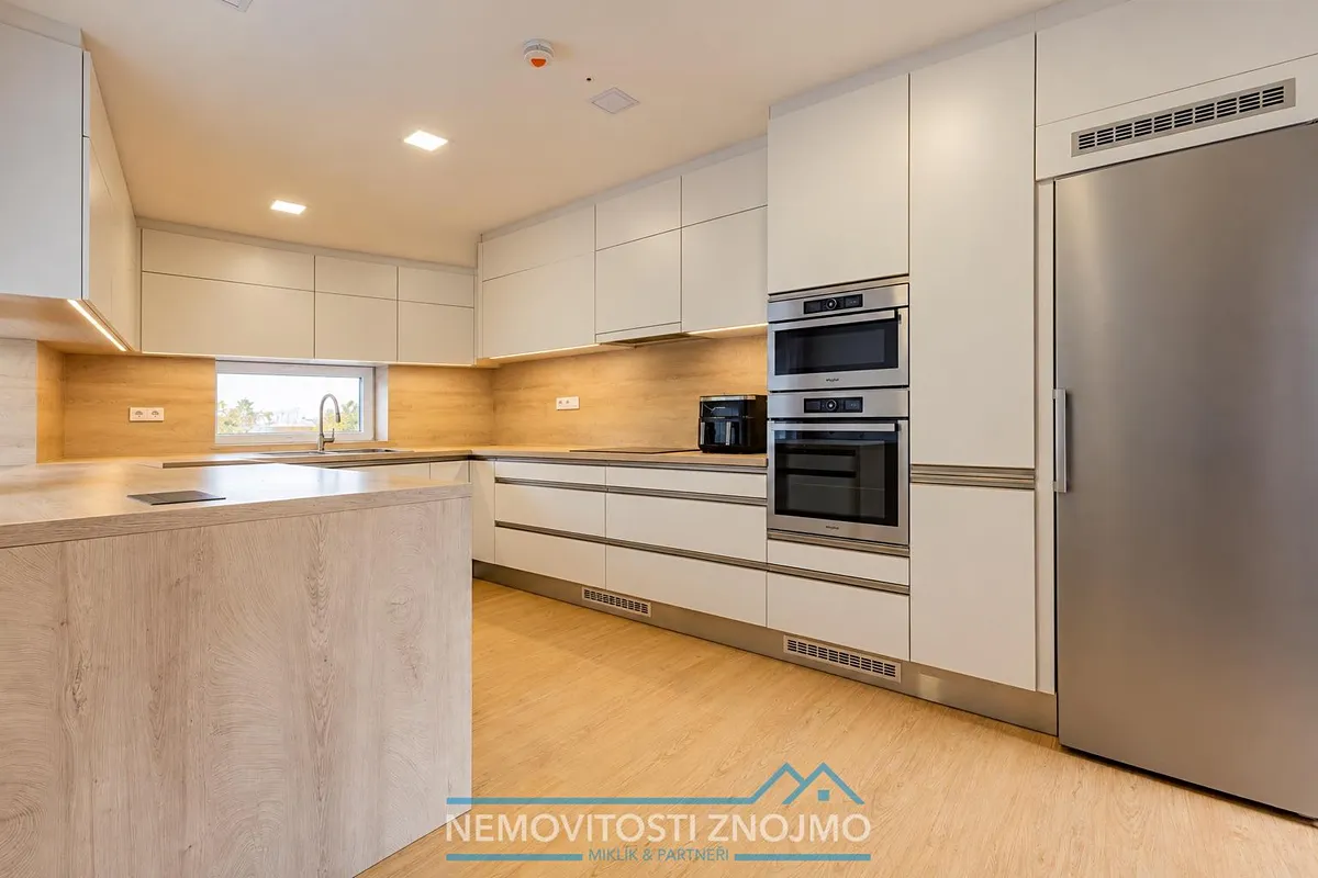 Prodej rodinného domu 220 m², pozemek 1436 m²