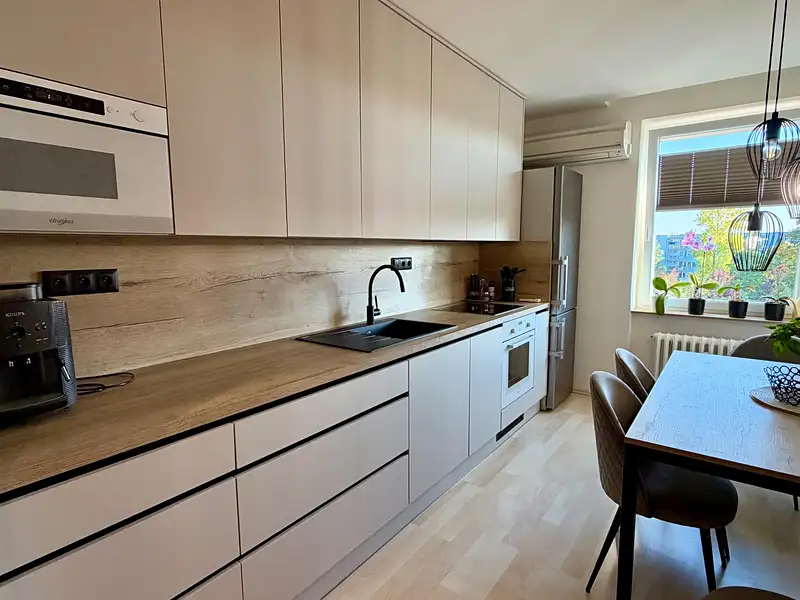 Pronájem bytu 3+1 81 m², Hradec Králové – náhled fotky 1