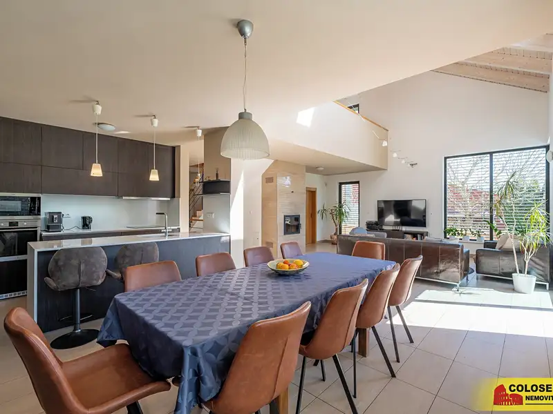 Prodej rodinného domu 287 m², pozemek 800 m², Bílovice nad Svitavou – náhled fotky 2