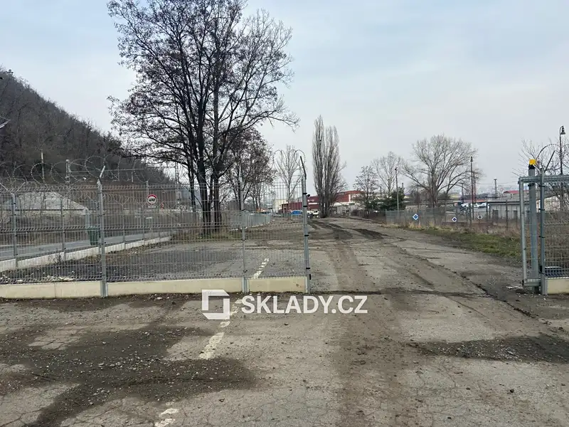 Pronájem komerčního pozemku 3900 m², Praha – náhled fotky 2