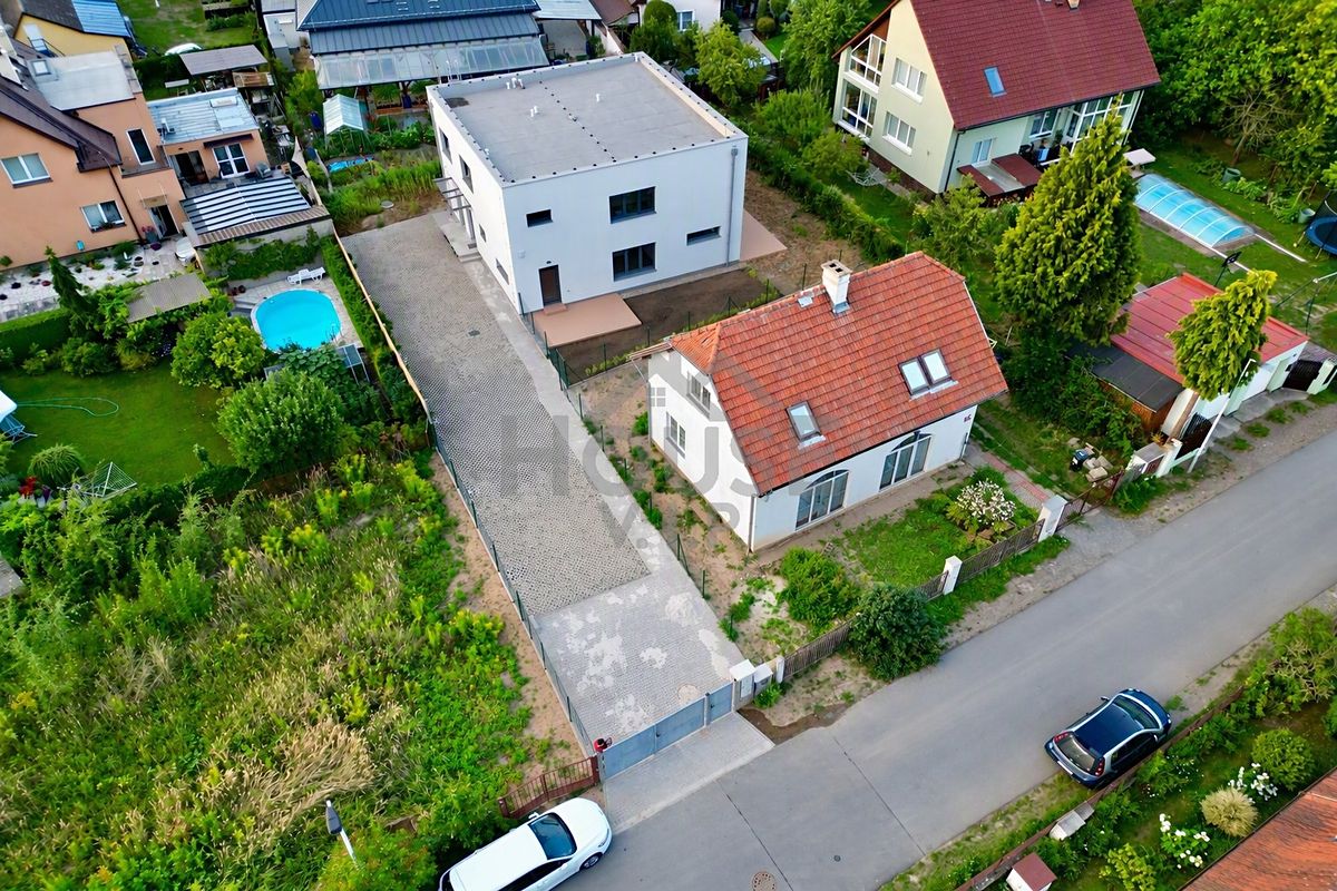Prodej rodinného domu 120 m², pozemek 367 m², Praha – fotka 1 z 3